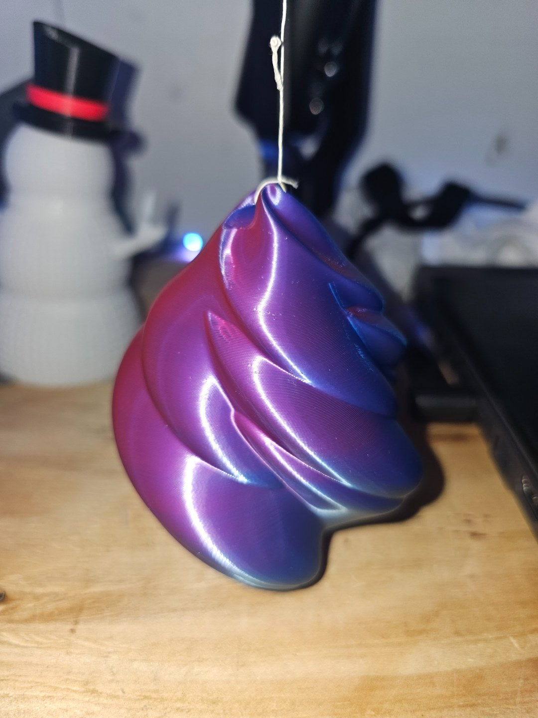 Boule de Noël torsadée en spirale