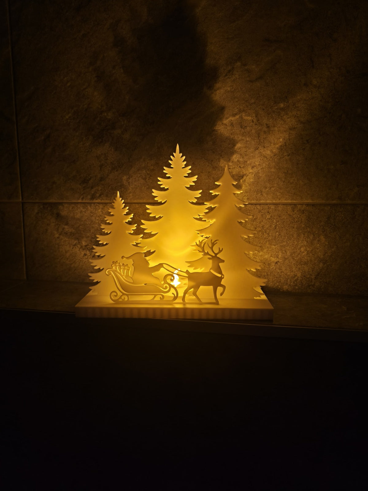 Paysage de Noël pour bougie LED avec sapins et rennes