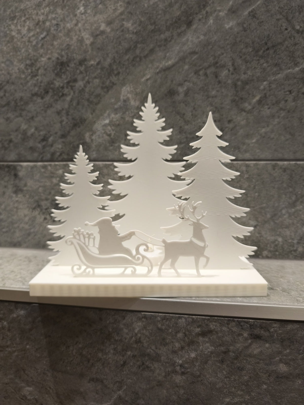 Paysage de Noël pour bougie LED avec sapins et rennes