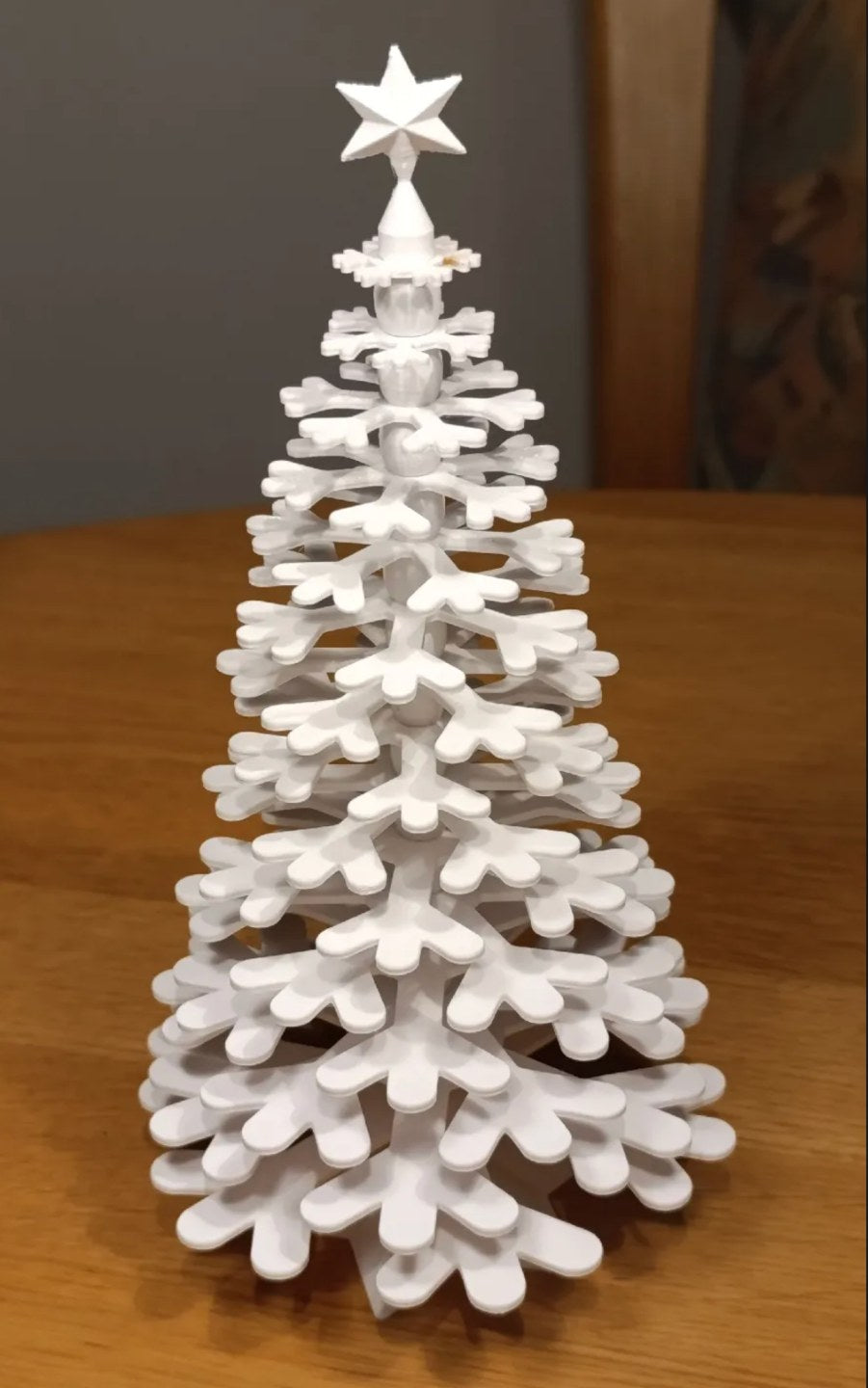 Figurine de sapin de Noël en flocons de neige avec étoile