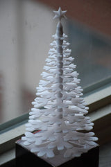 Figurine de sapin de Noël en flocons de neige avec étoile