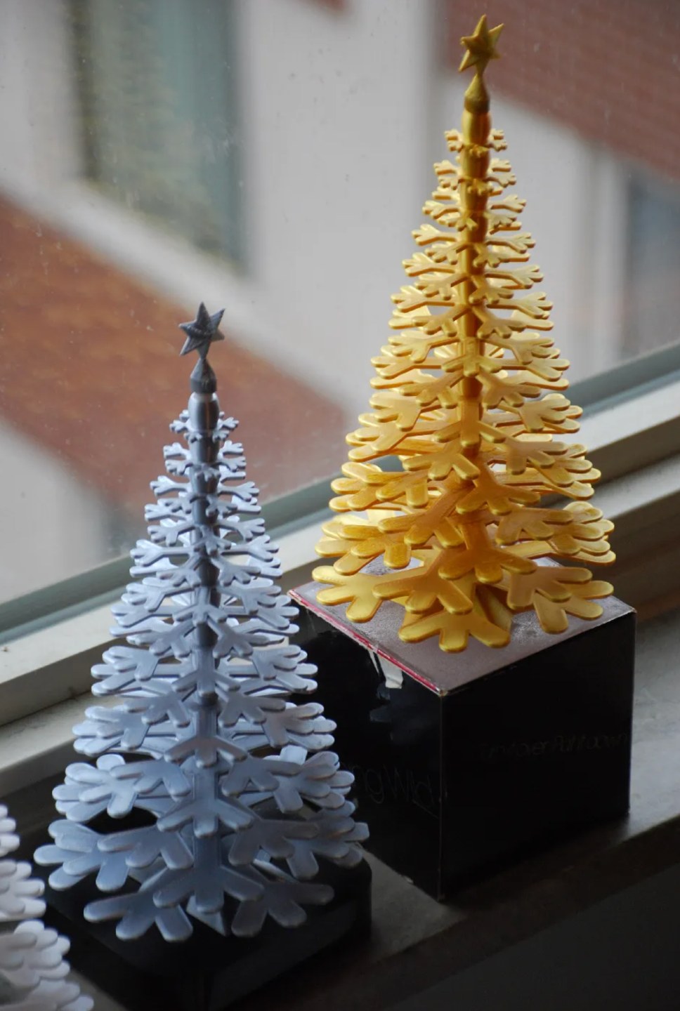 Figurine de sapin de Noël en flocons de neige avec étoile