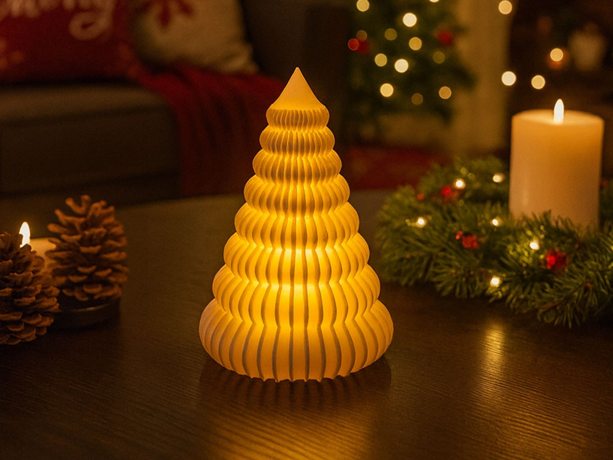 Sapin de Noël cannelé avec bougie LED à l'intérieur