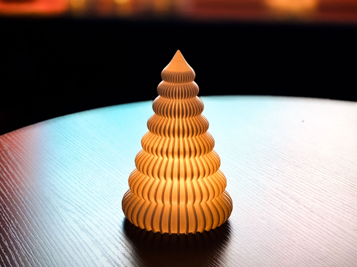 Sapin de Noël cannelé avec bougie LED à l'intérieur