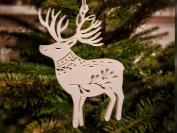 Décoration de sapin avec cerf
