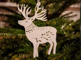 Décoration de sapin avec cerf