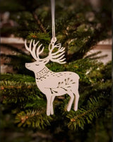 Décoration de sapin avec cerf