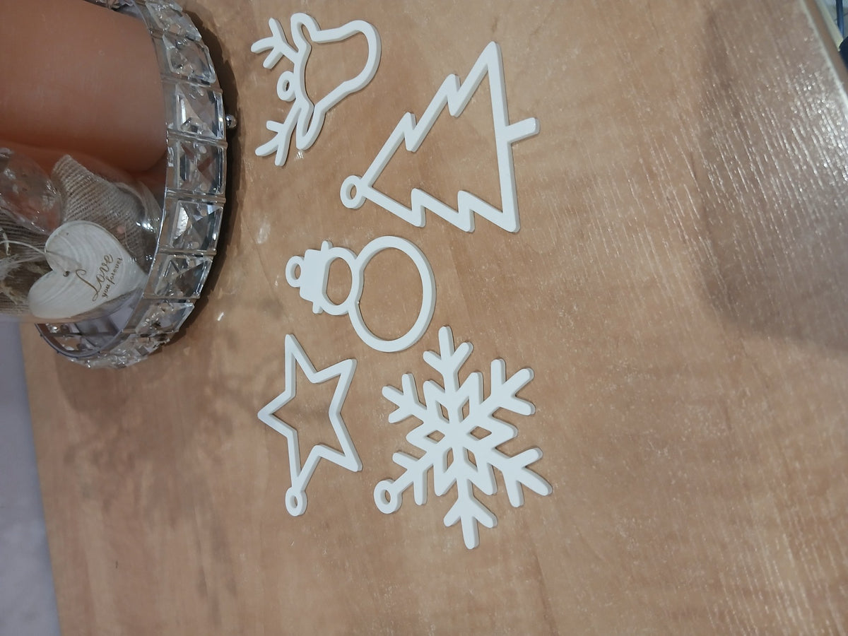 Lot de 5 suspensions de Noël plates : sapin, étoile, renne, flocon de neige et bonhomme de neige