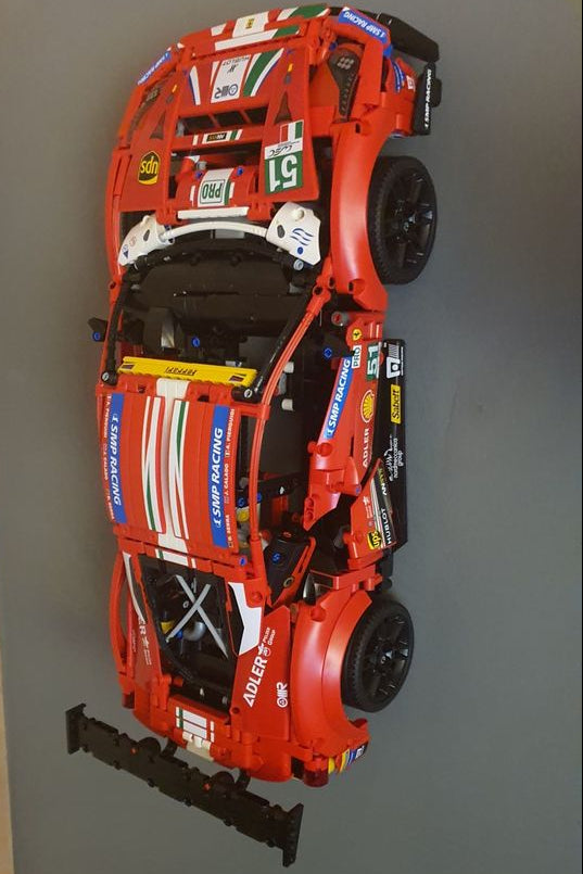 Crochet mural pour LEGO 42125 Ferrari – exposée à la verticale