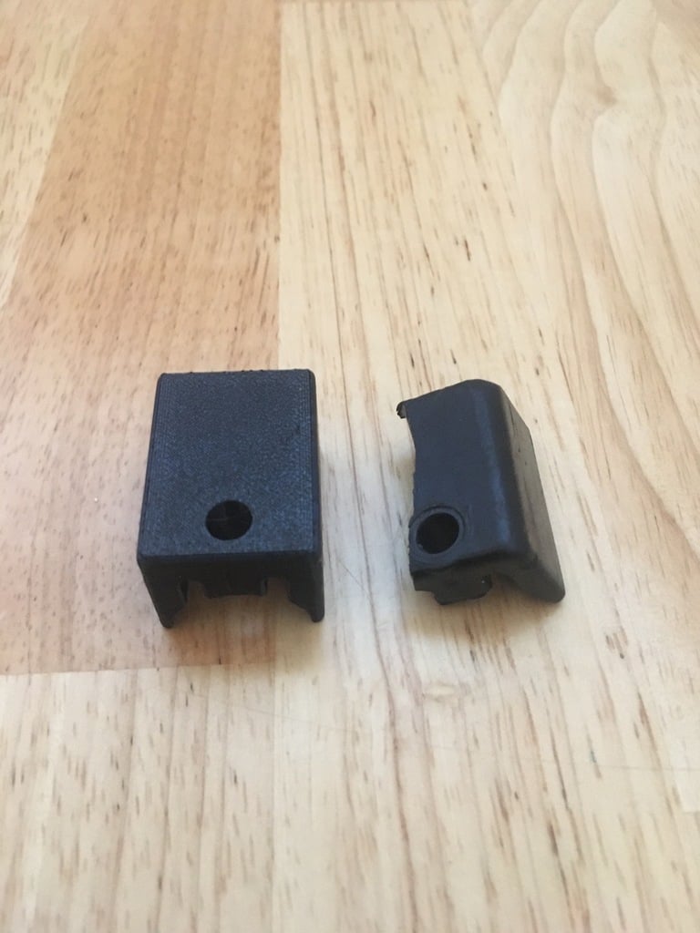 Support qui fixe solidement le câble de commande de la tondeuse