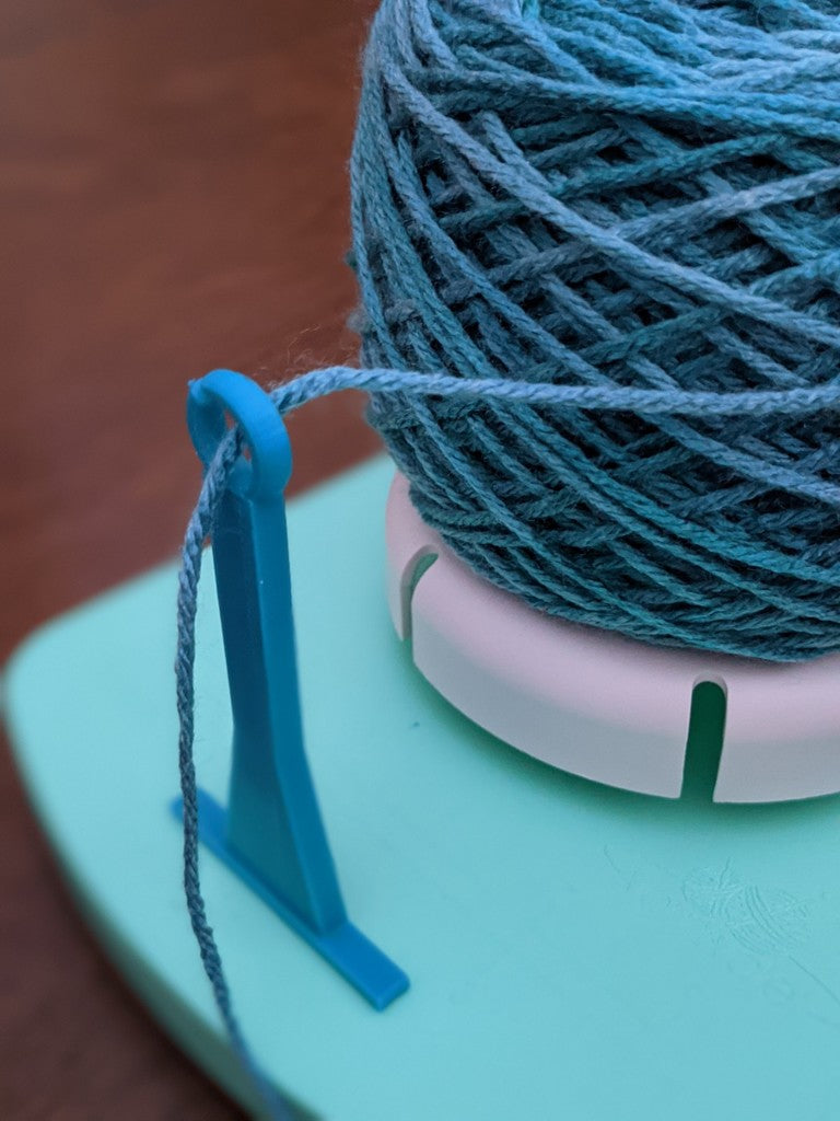 Porte-pelote Yarn Valet avec guide-fil – évite les nœuds