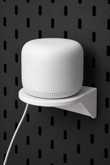 Étagère pour Google Nest Wifi sur panneau perforé IKEA Skådis