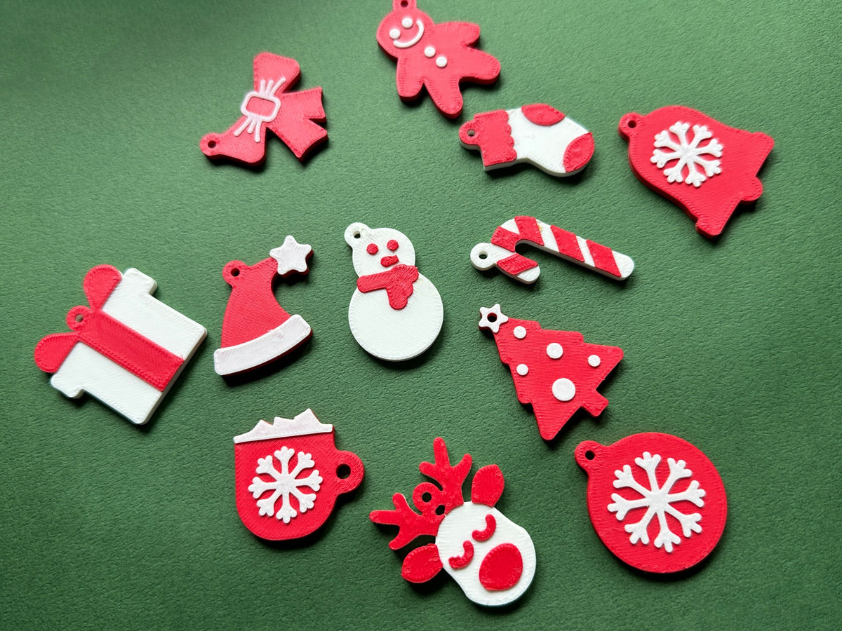 Douze porte-clés aux motifs de Noël