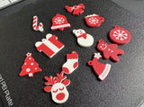 Douze porte-clés aux motifs de Noël