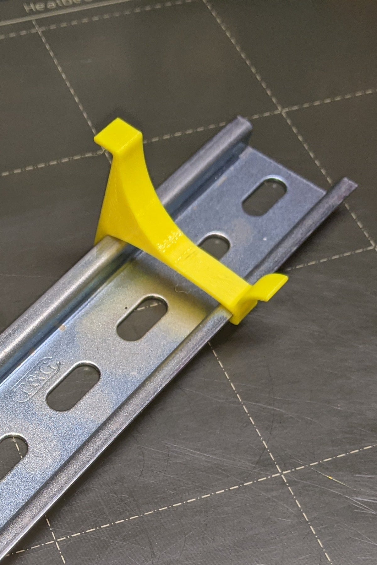 Clips pour rail DIN pour tournevis et outils – ajustement flexible