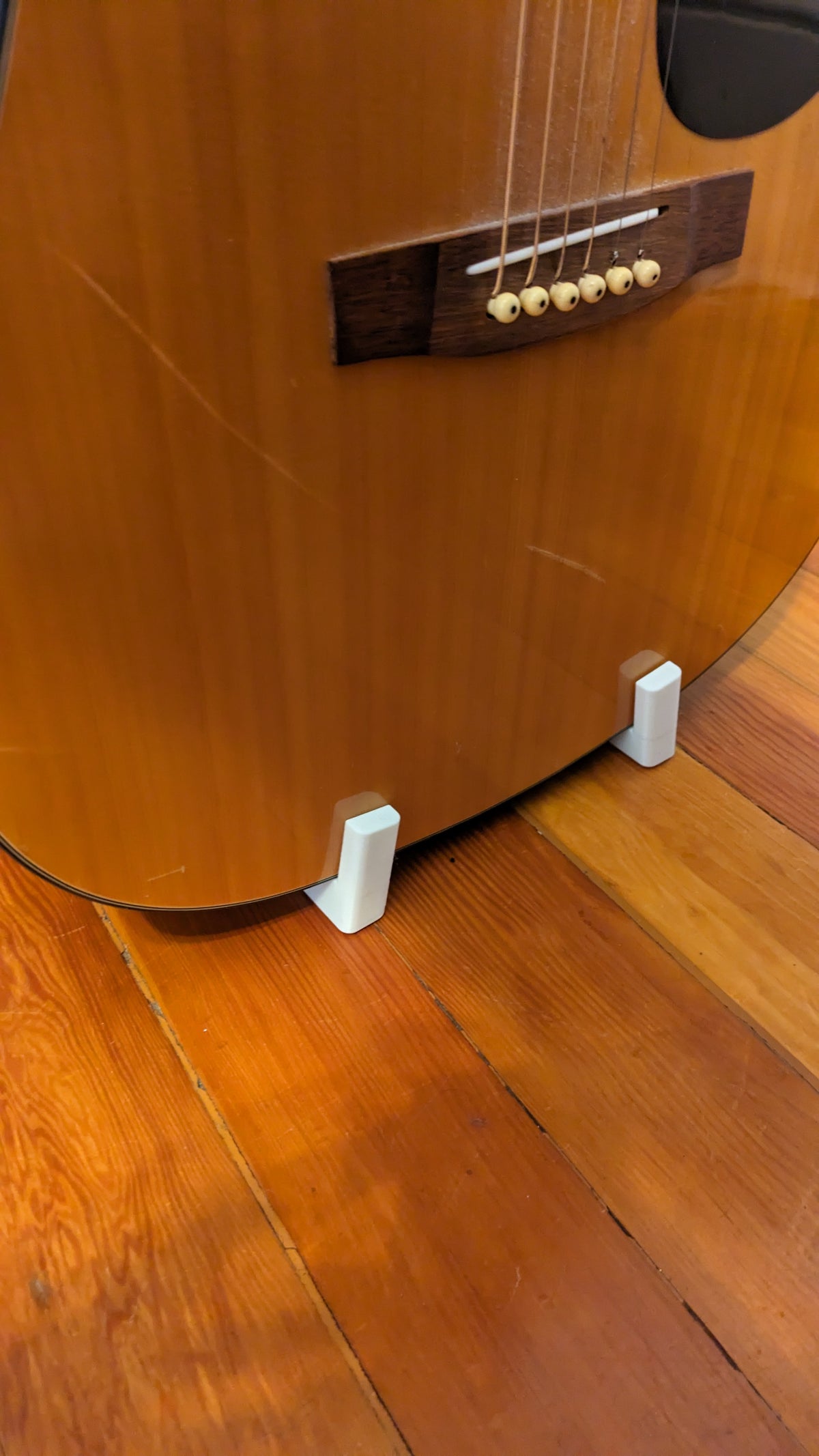 Support autoportant imprimé en 3D pour guitare acoustique
