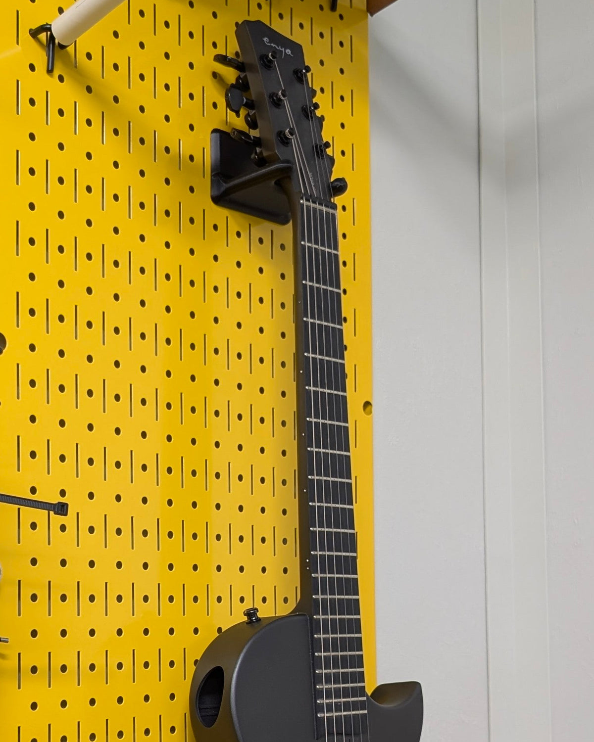 Support de guitare et ukulélé pour panneau à outils Wall Control