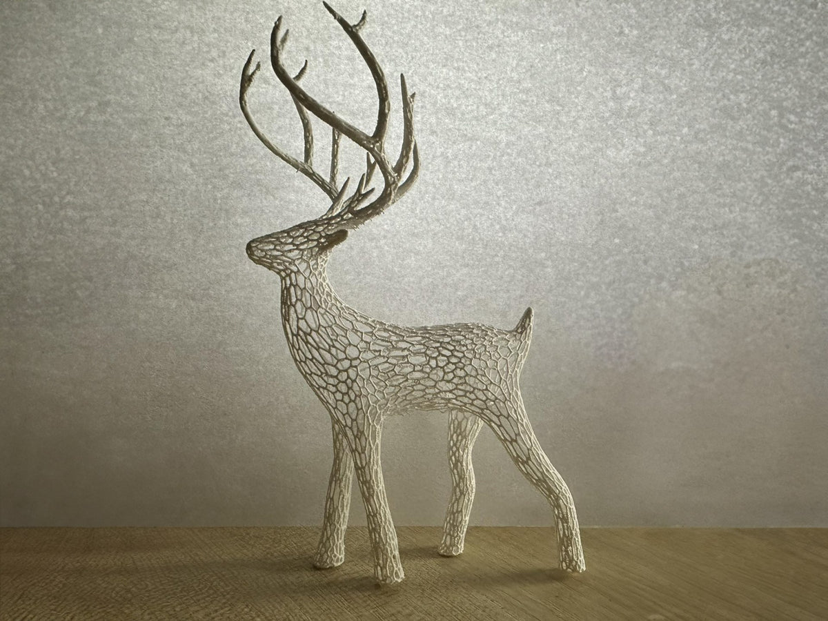 Figurine de renne à motif Voronoï pour Noël