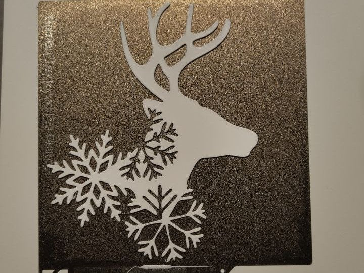 Silhouette de renne avec étoiles en décoration murale