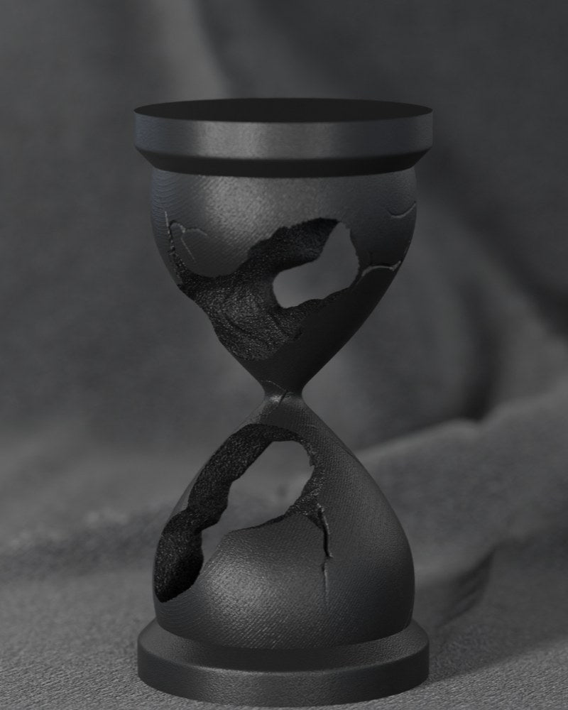 Sculpture noire de sablier brisé sur un bureau blanc