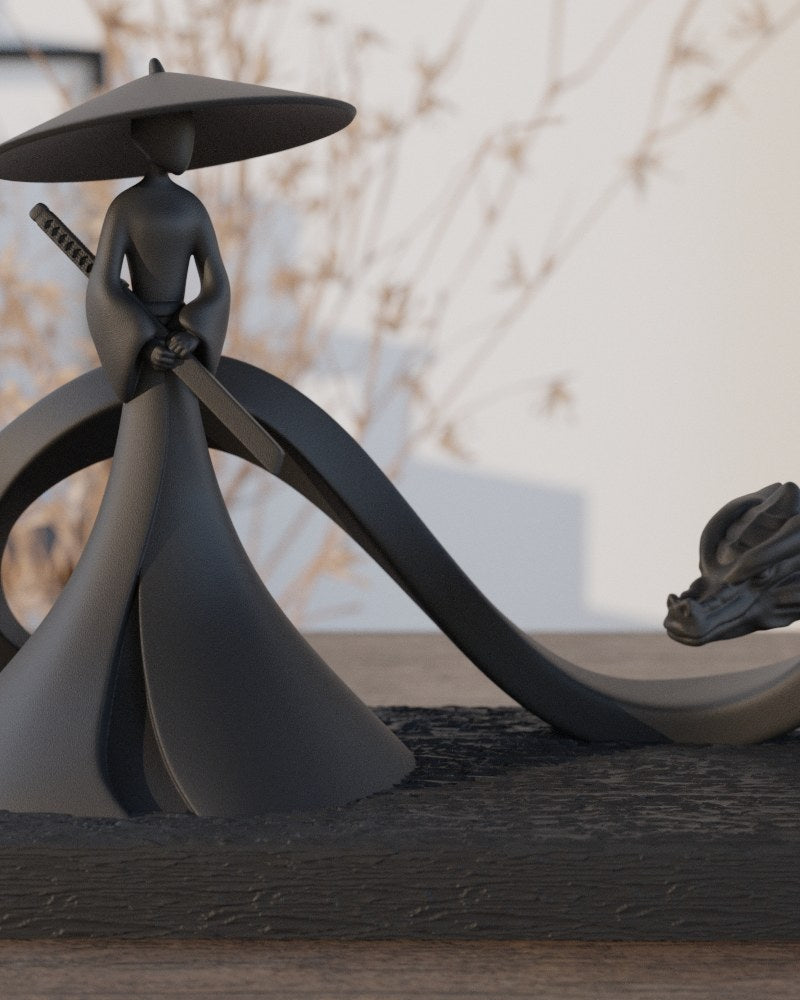 Gros plan d'une sculpture noire samouraï et dragon : guerrier au katana et dragon serpentin