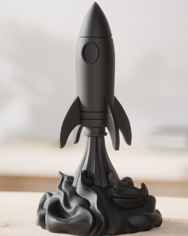 Gros plan d'une sculpture de fusée futuriste s'élevant d'un socle de fumée tourbillonnante, tons neutres