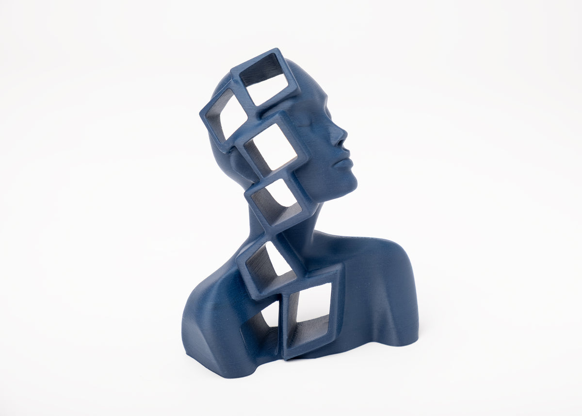 Fragments of Thought – buste abstrait sur une étagère minimaliste aux tons neutres