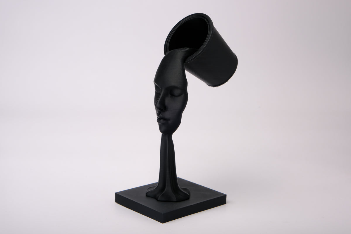 Ethereal Flow – sculpture abstraite surréaliste sur une étagère minimaliste