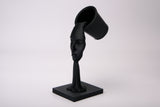 Ethereal Flow – sculpture abstraite surréaliste sur une étagère minimaliste