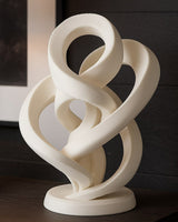 Sculpture abstraite blanche de l'infini, gros plan sur la boucle douce et continue