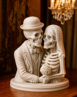 Figurine couple de mariés squelettes, le marié en chapeau melon et la mariée avec bouquet, fond blanc