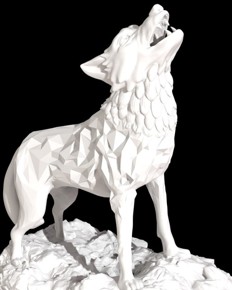 Gros plan d'une sculpture géométrique de loup hurlant aux facettes anguleuses, couleur neutre