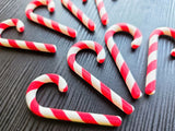 Huit sucres d'orge bicolores pour le sapin