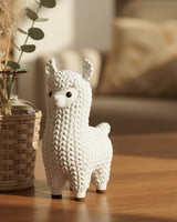Gros plan d'une figurine de lama tricoté crème neutre, aspect crocheté