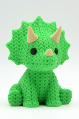 Gros plan d'un tricératops tricoté à surface crochetée et à trois cornes