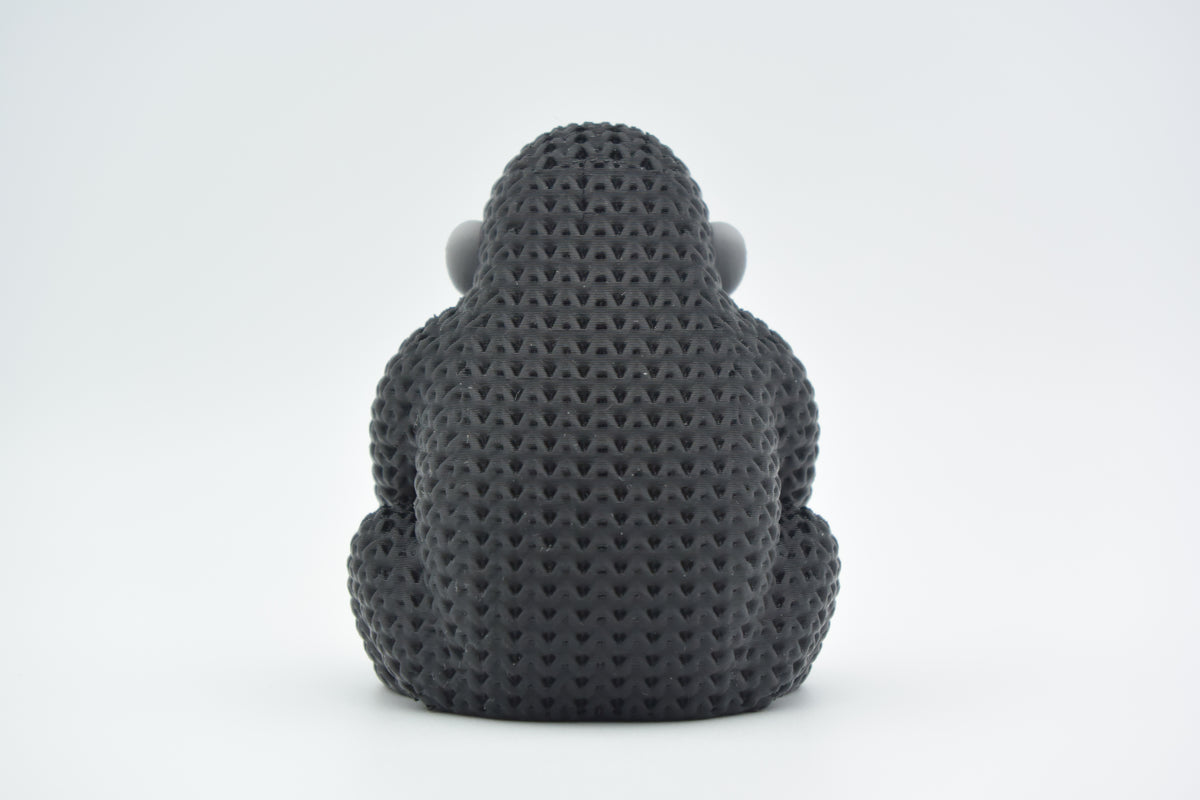 Gros plan d'une figurine de gorille tricoté à texture crochetée détaillée sur fond clair