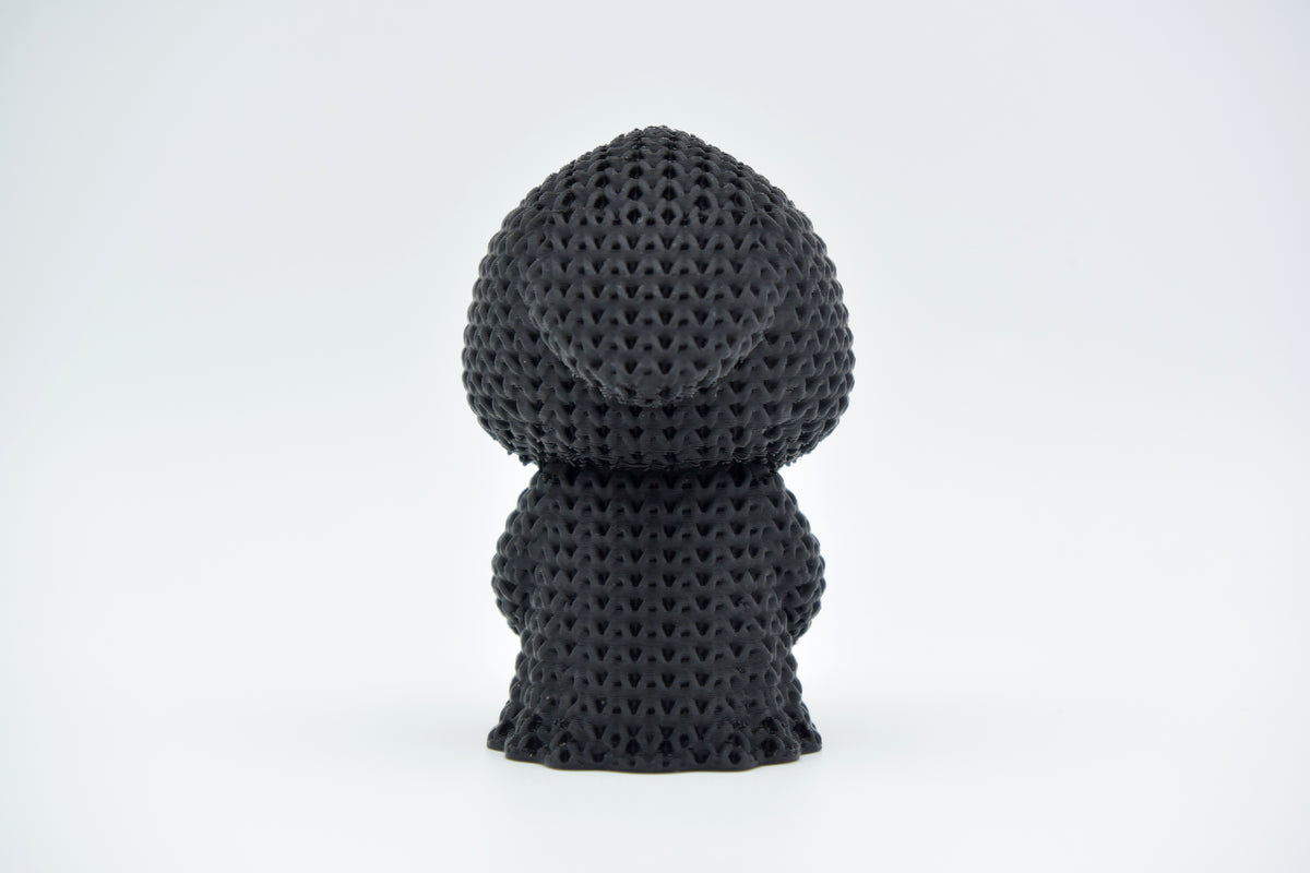 Détail de texture de la Faucheuse crochetée avec motif ajouré sur la cape et la capuche