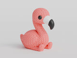 Gros plan d'une figurine de flamant rose tricoté, aspect crocheté, debout