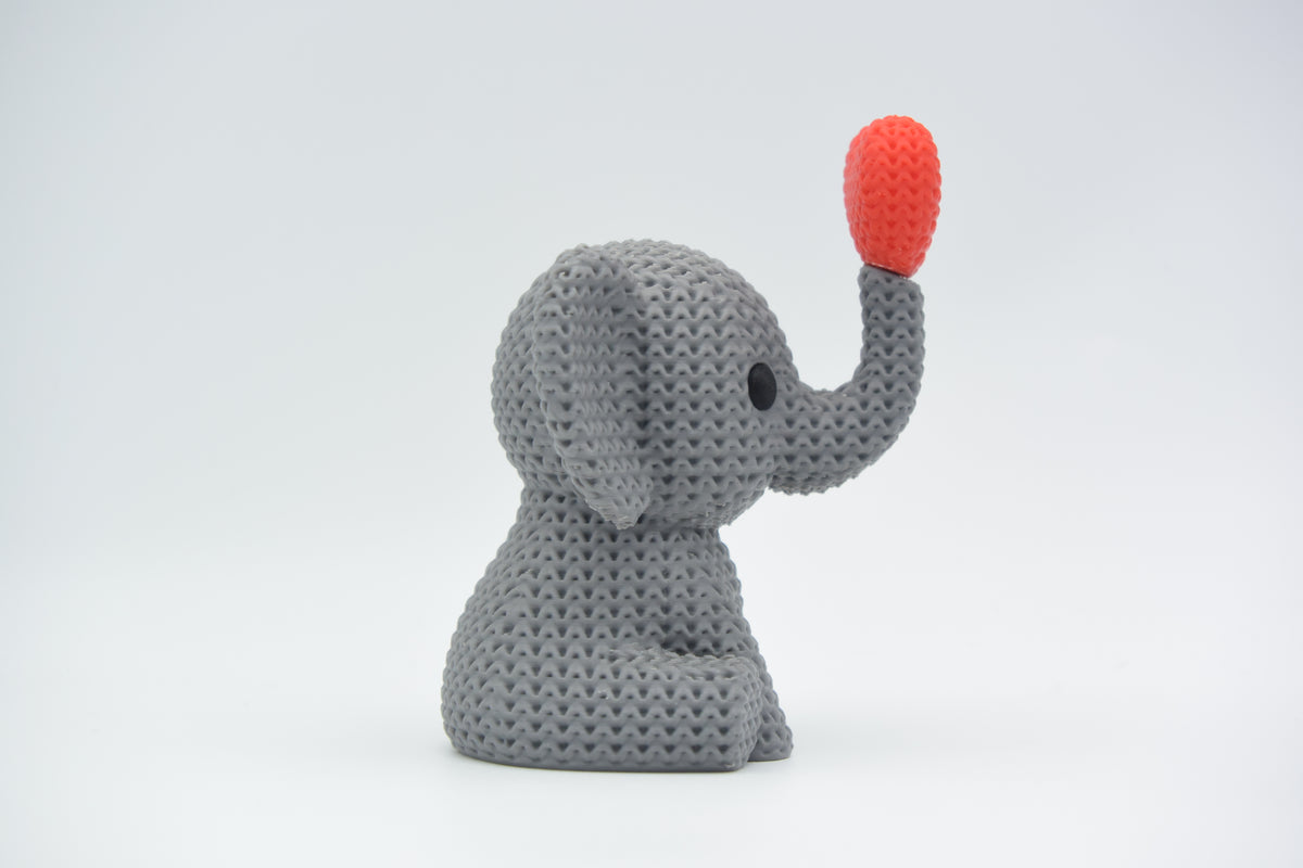 Détail de texture d'un éléphant façon tricot avec motif de boucles ajouré sur le corps et le cœur