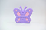 Détail de l'aspect crocheté d'une figurine décorative de papillon