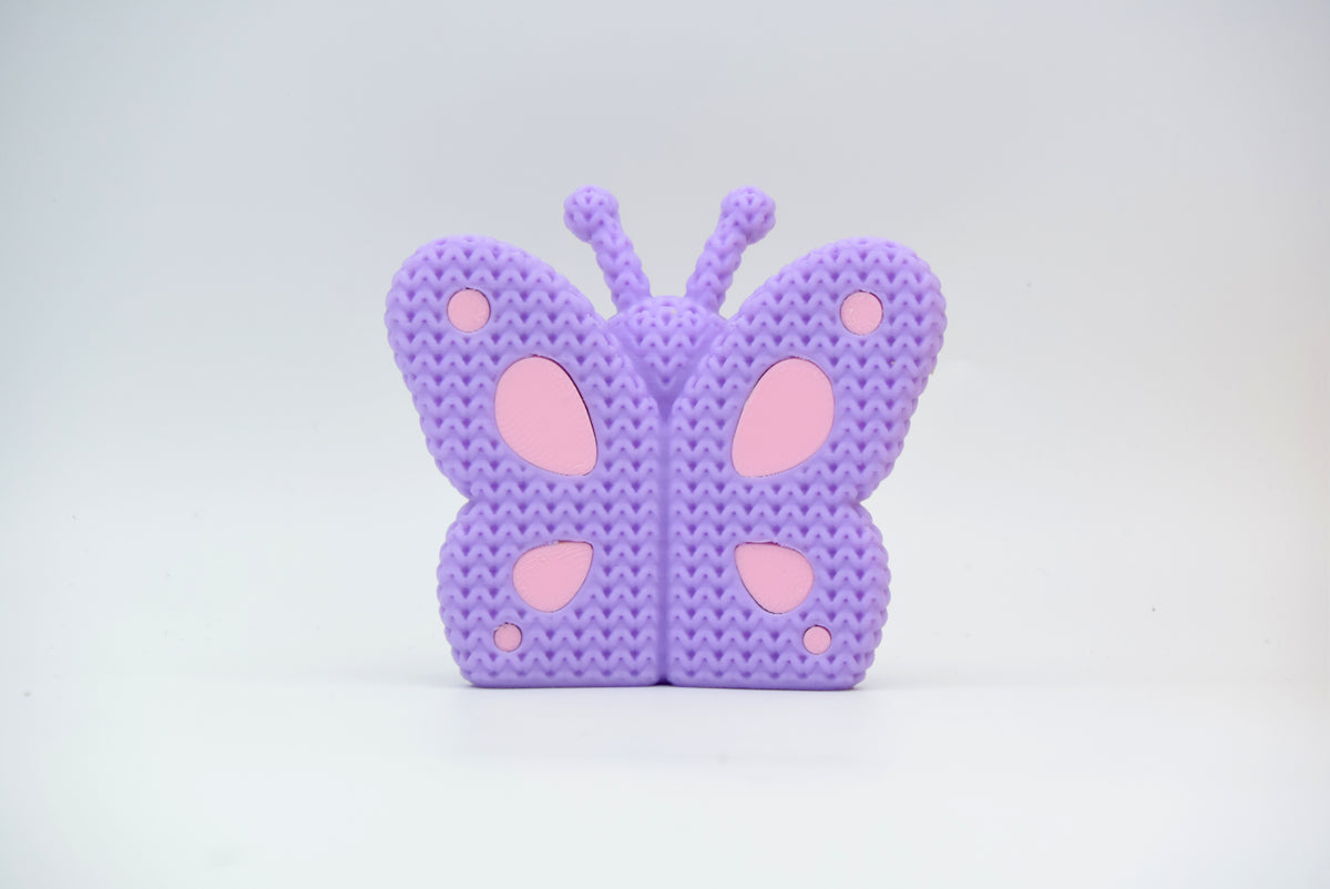 Détail de l'aspect crocheté d'une figurine décorative de papillon