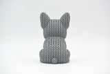 Détail de texture du bouledogue français façon tricot au doux motif de boucles, comme crocheté main