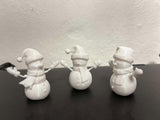 Figurine bonhomme de neige avec écharpe, gants et chapeau