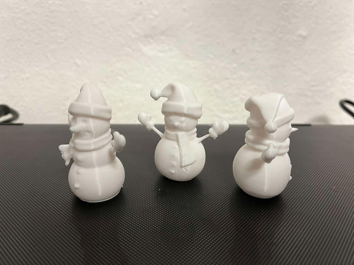 Figurine bonhomme de neige avec écharpe, gants et chapeau
