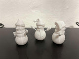 Figurine bonhomme de neige avec écharpe, gants et chapeau