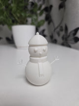 Figurine de bonhomme de neige souriant minimaliste