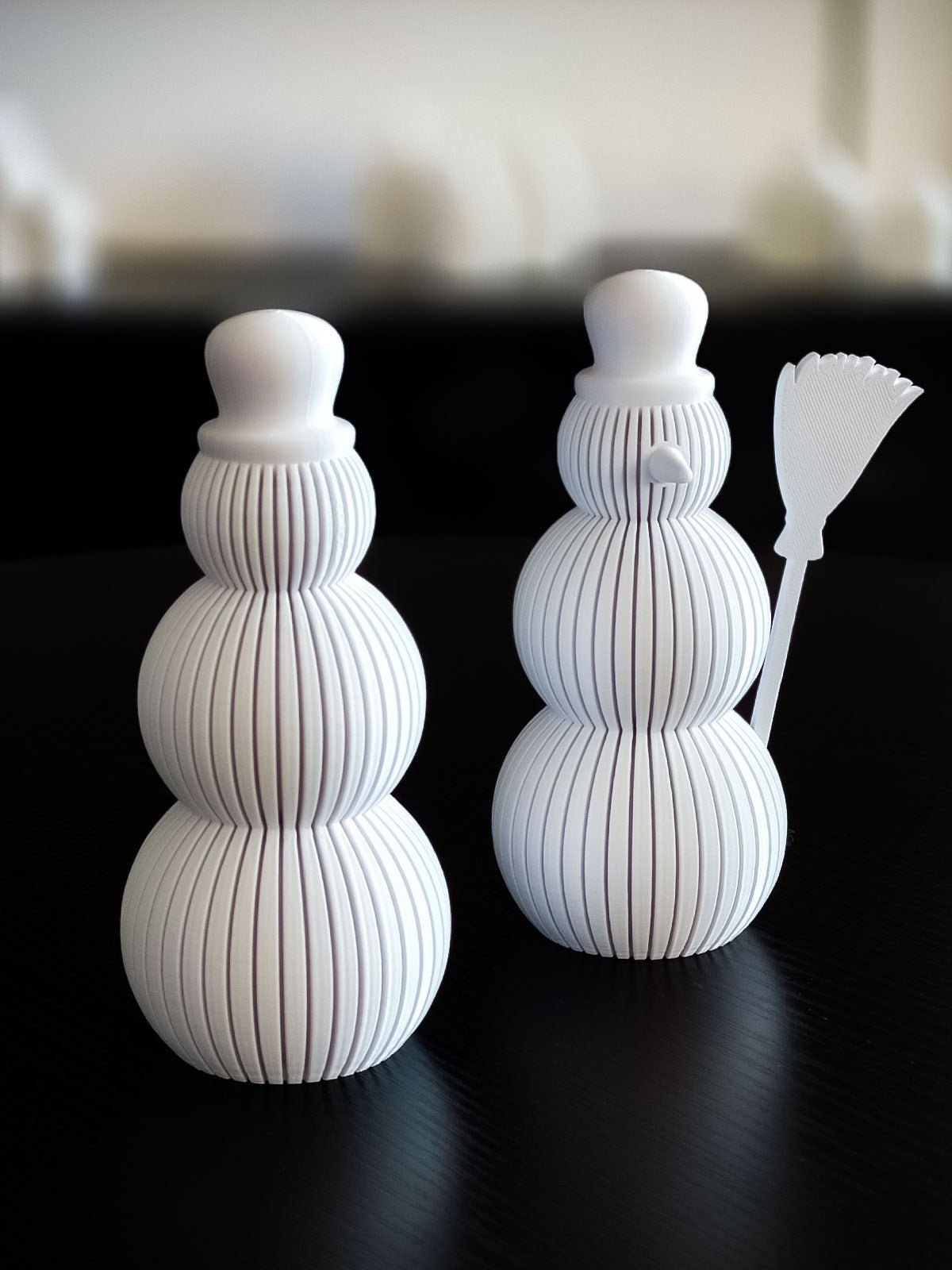 Figurine bonhomme de neige au design strié
