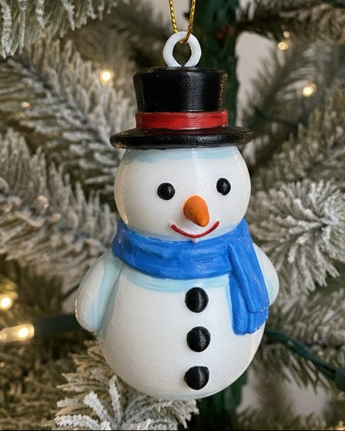Bonhomme de neige classique avec haut-de-forme et écharpe