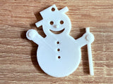Bonhomme de neige minimaliste en décoration de sapin