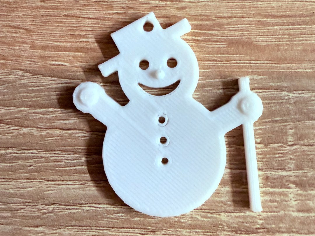 Bonhomme de neige minimaliste en décoration de sapin